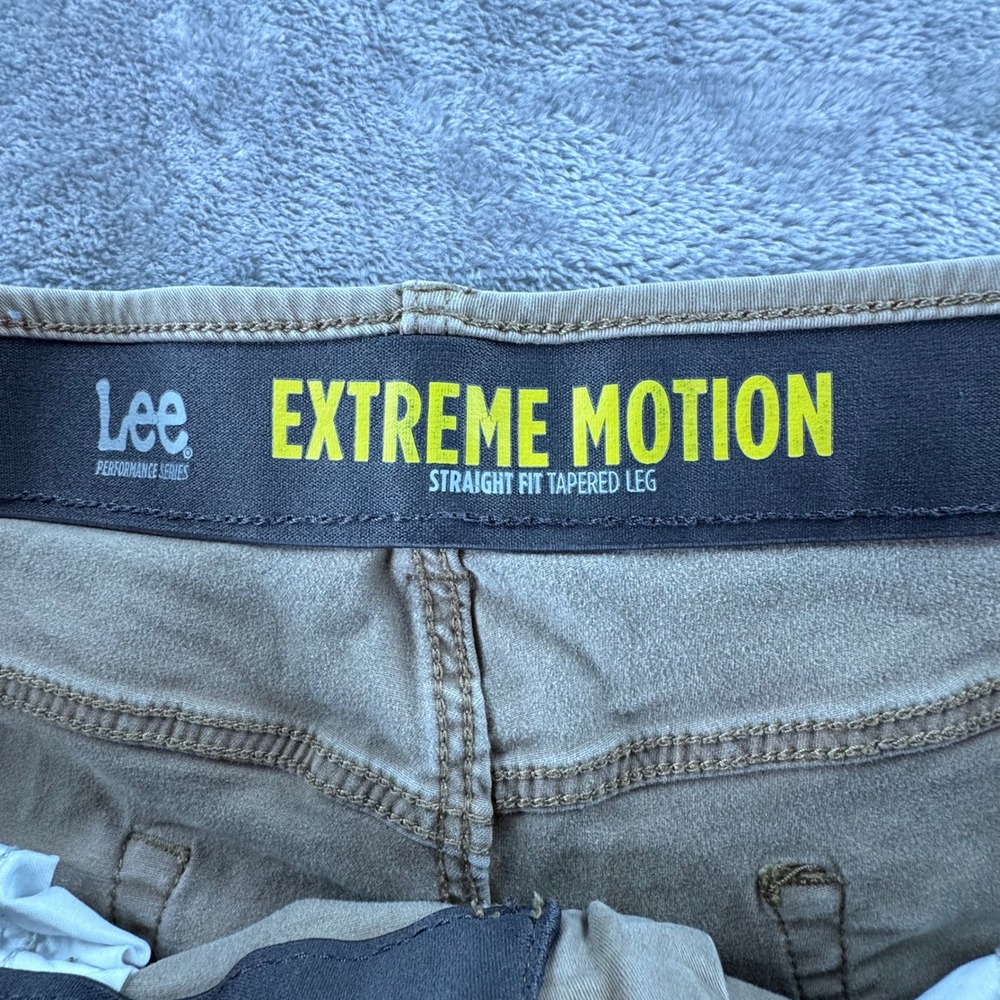 Lee Extreme Motion Pants Mens 44x32 Straight Taper Khaki Stretch Casual Work - Picture 2 of 13